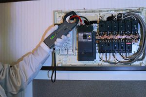 電気工事業を営む方必見！建設業許可と電気工事業登録の違い